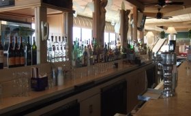 Schooner's Oceanfront Bar & Lounge