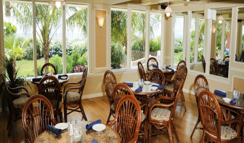 Reef 118 Oceanfront Restaurant