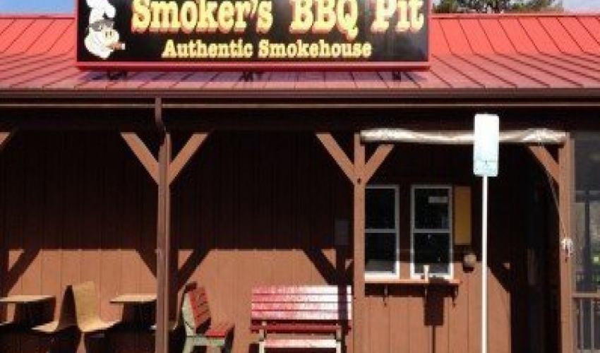 Smoker's BBQ Pit