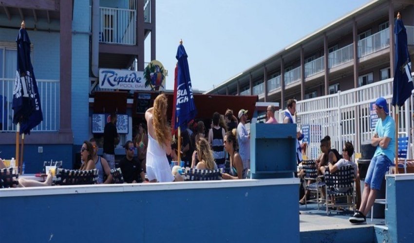 Riptide Bar