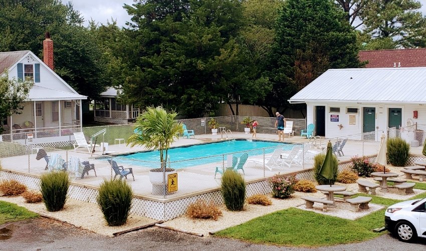 Long Acres Motel & Cottages