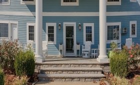 Commander Beach House Hotel