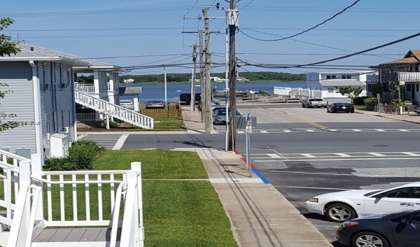 Blue Wave Inn