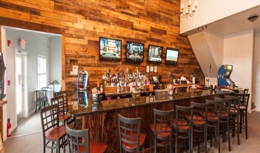 Yellowfin's Bar & Grill