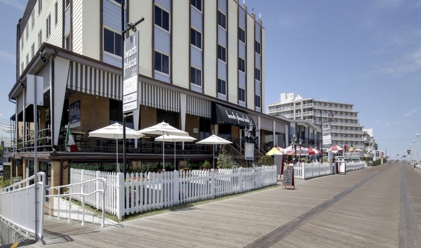 Darlene's By the Sea