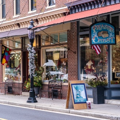 Cozy Days. Coastal Nights.